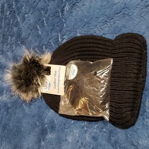 Old East Ladies Tobbogan Hat with Inter-changeable Pom